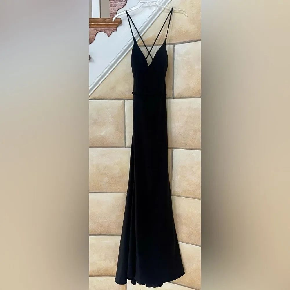 Elegant Black Evening Gown - Picture 4 of 6